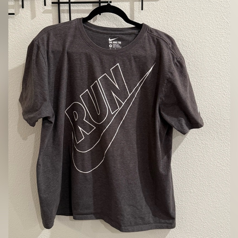 Nike Run Graphic T-Shirt Men’s XL Gray Athletic Fit